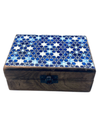 Cutie din lemn de mango cu ceramica, alb si albastru, 15x10x6 cm